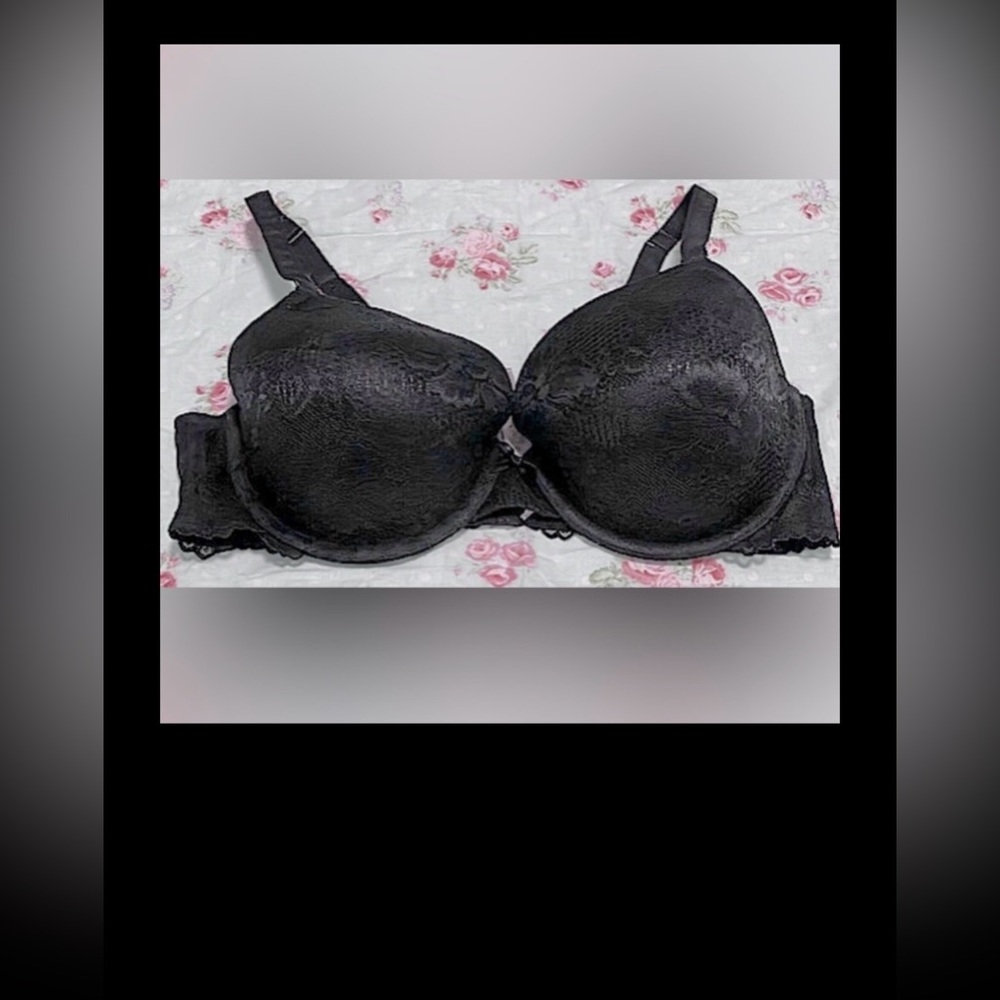 Savage X Fenty lined lace bra with underwire in black color Size 38DD